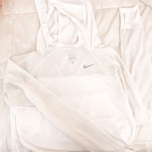 🔴5 FOR $25🔴 White Nike hooded sweatshirt